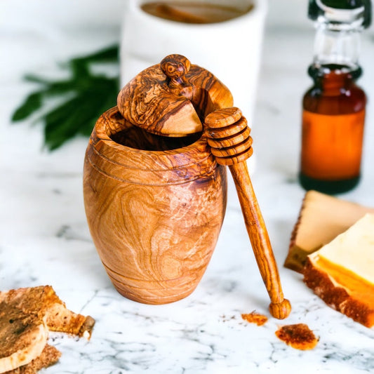 Rustic honey pot with Dipper